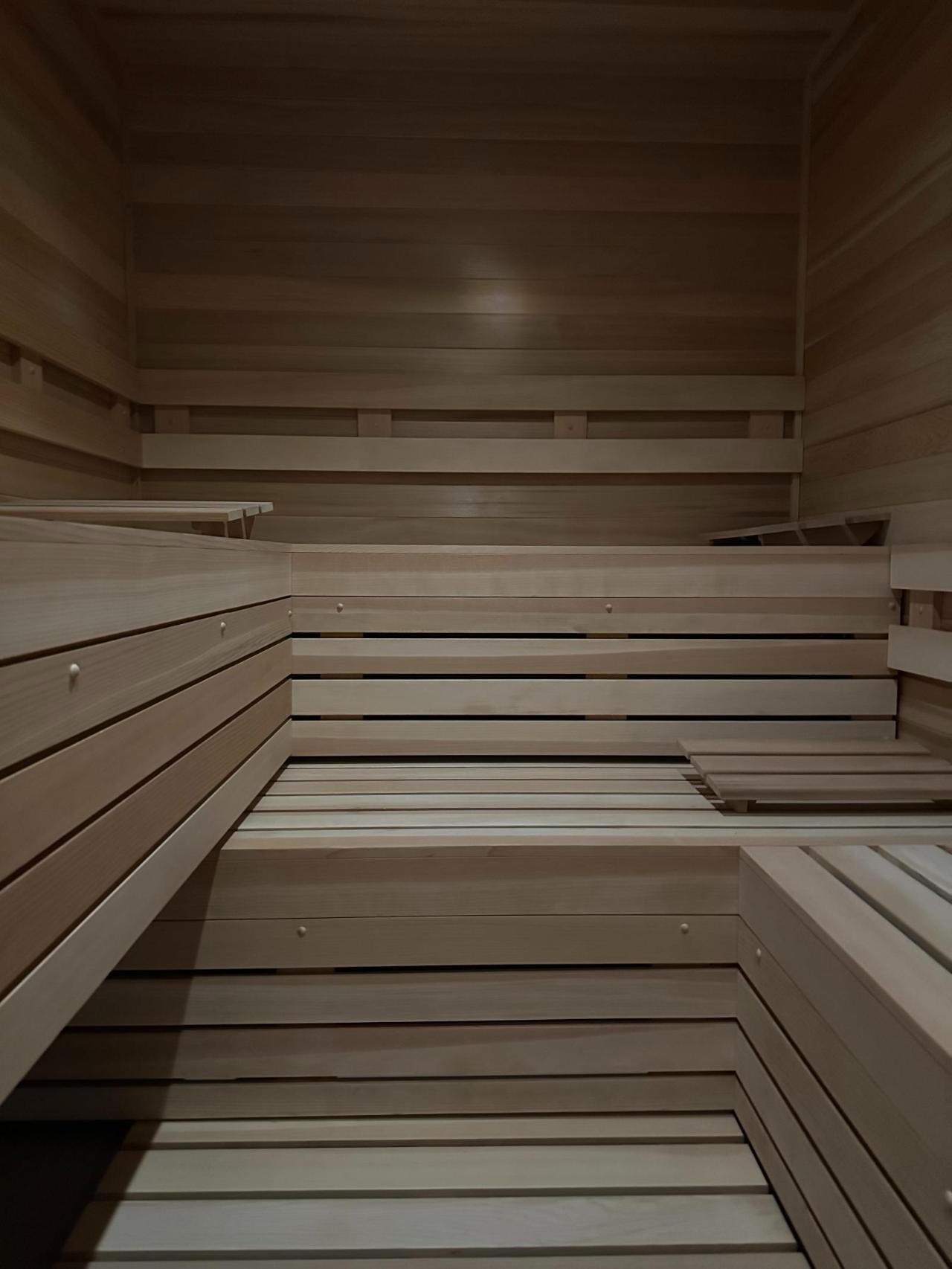 Corner bench geometry in light cedar